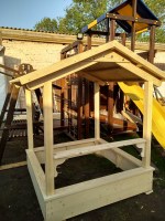 Песочница детская деревянная под навесом 0009